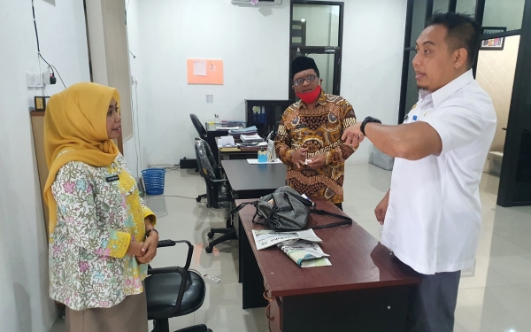 Pj Wali Kota saat menyambangi ruangan di BKPSDM Kota Ternate