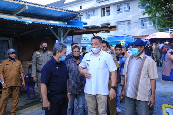 Pj Wali Kota saat memantau kawasan terminal dan pasar
