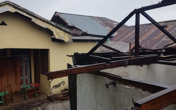 Rumah warga yang rusak