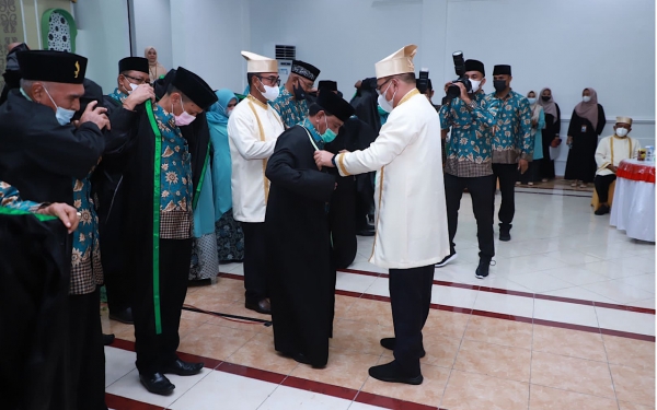 Wali Kota saat mengukuhkan dewan hakim MTQ